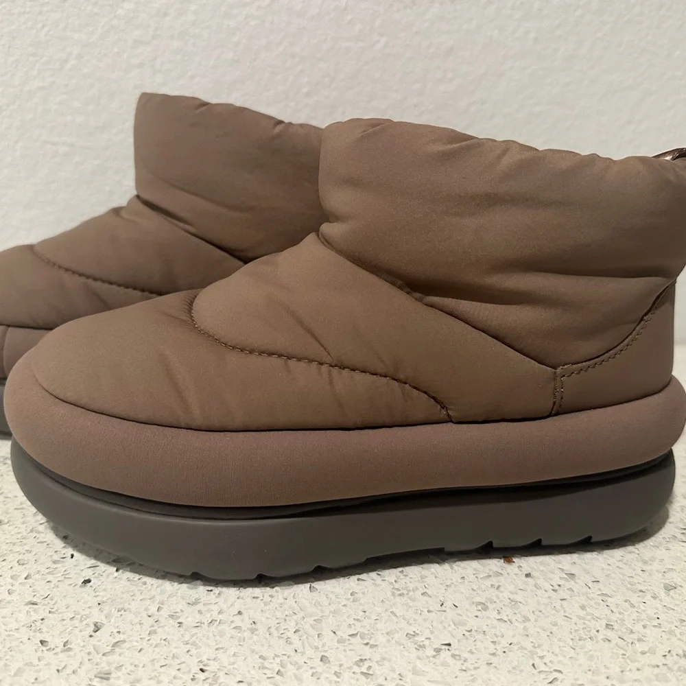 UGG - Picture 3 of 10